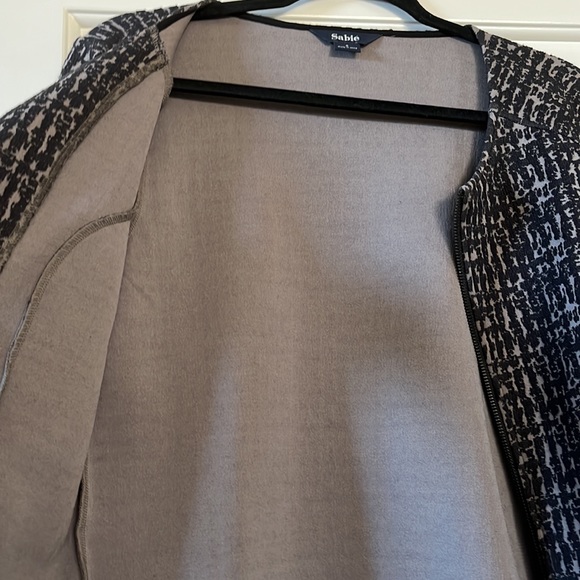 Like new Sabie Black texture print zip front bomber jacket - Picture 4 of 8